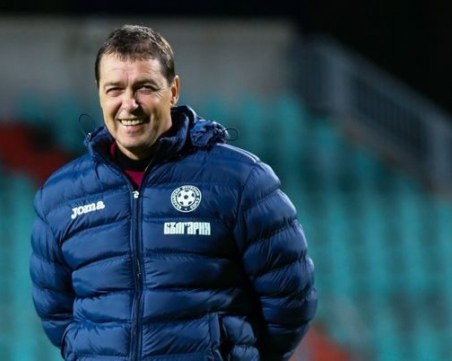 Лъже ли БФС? Оставката на Хубчев е факт, но не е свързана с Левски