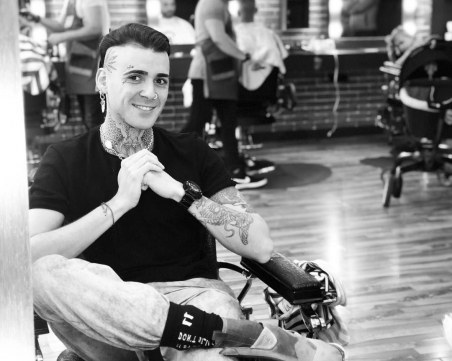 Пълна промяна! Venci Venc' се сбогува с мустаците си