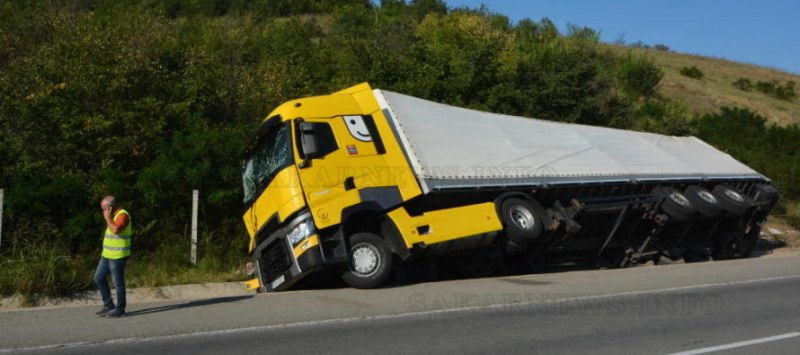 Катастрофа между кола и ТИР предизвика тежък трафик в София