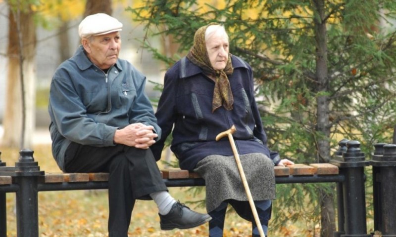 От 1 юли: Повишават и социалната пенсия за старост с 5.7%