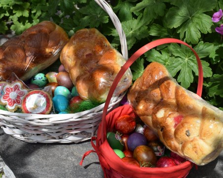 Деца с диабет рисуваха яйца, откриха изложба и разгледаха Стария град