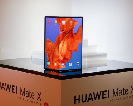 Кой притежава Huawei?