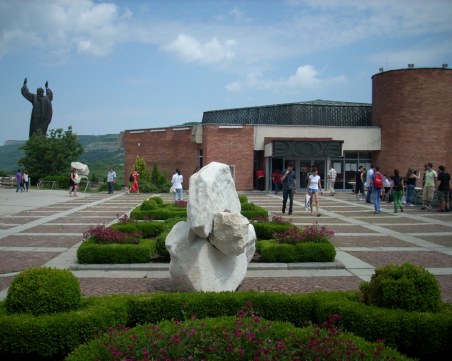 Ректорът на ВТУ изключи двама на ръководни позиции в Студентски съвет