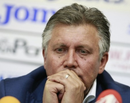 Собственикът на Локо София прехвърля акциите на феновете