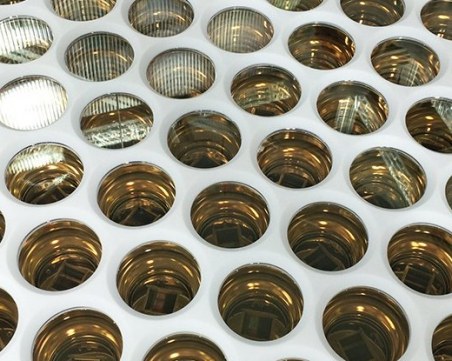 Учени наблюдаваха радиоактивен разпад, започнал преди познатото за нас време