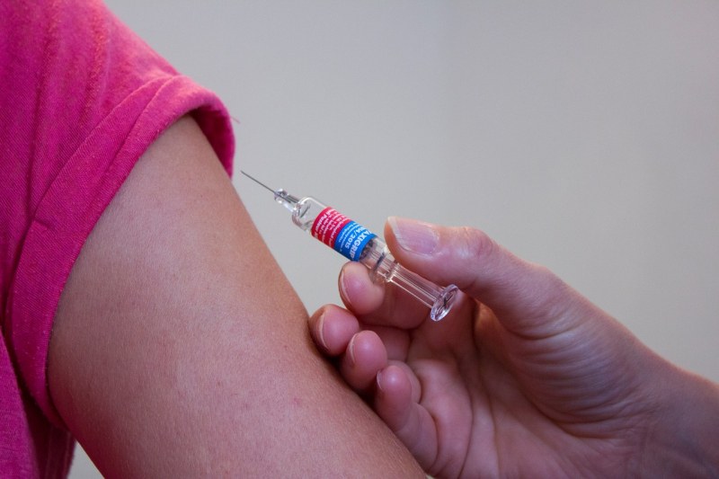 Издириха над 7000 деца без ваксини