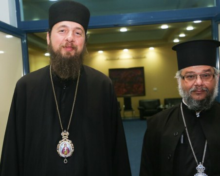 Благодатният огън пристигна в България!