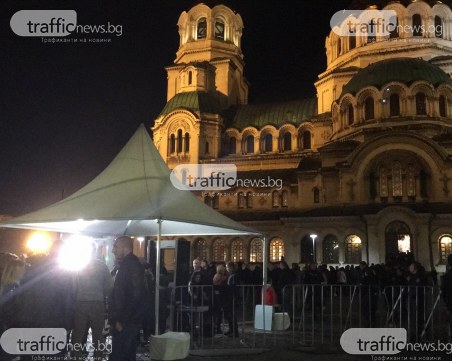 Хиляди българи в православните храмове! Чакат възвестяването на Христовото Възкресение