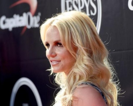 След психиатричната клиника: Бритни Спиърс тръгна да се разкрасява