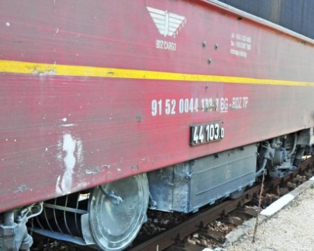 Влак блъсна млад мъж в столицата! Загина намясто