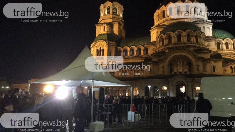 Хиляди българи в православните храмове! Чакат възвестяването на Христовото Възкресение