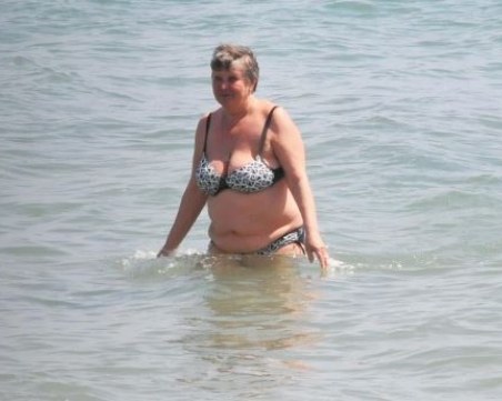 Бургазлии се топнаха в морето на Великден