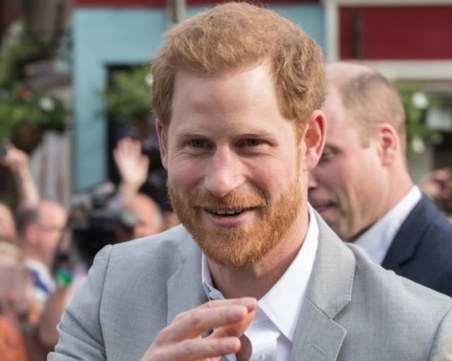 Принц Хари се появи на маратон в Лондон в деня, в който Меган трябваше да роди