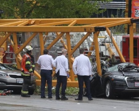 Строителен кран падна и уби четирима в Сиатъл