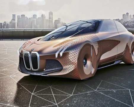 Всеки трети вече е ОК с кола без водач на пътя