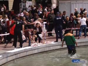 3, 2, 1 и за 3 минути разграбиха козунака в центъра на Пловдив