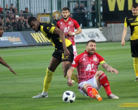 Ботев пак удари ЦСКА, отказа го и от титлата