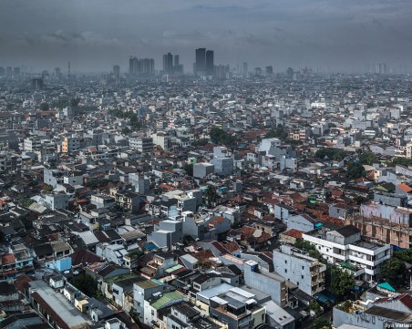 Местят столицата на Индонезия заради пренаселване и милиарди загуби от задръствания
