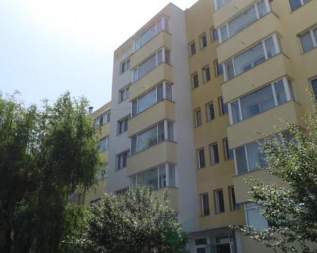 Съседи осъдиха домоуправителка, продават дома й заради липсващи пари