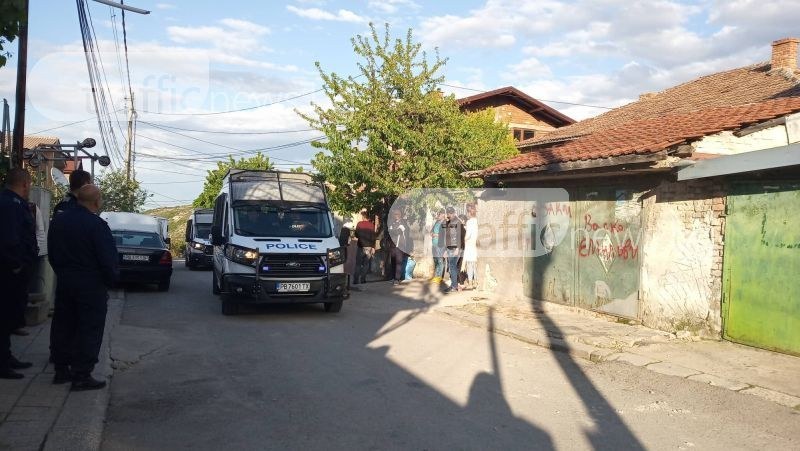 Двама полицаи са били ранени в мелето в Куклен, петима остават за 72 часа в ареста