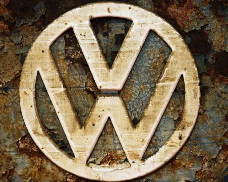 Битка по братски, или не съвсем! Какво предлагат София и Белград на VW?