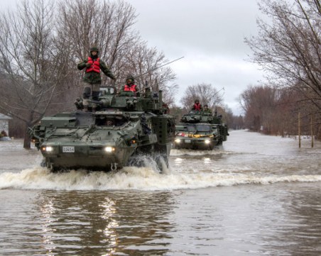 Евакуираха над 10 000 души в Канада заради наводнения