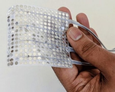 Имплант трансформира мислите в реч