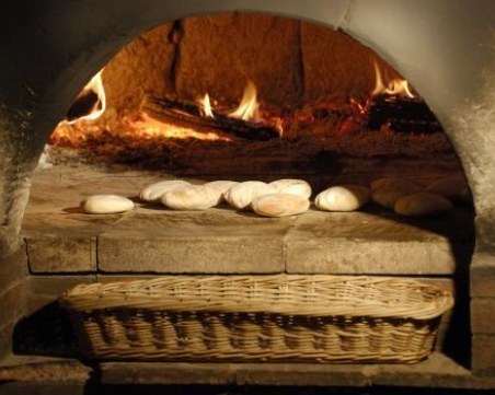 Изграждат глинена пещ за хляб на Младежкия хълм