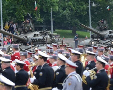 Изтребители, танкове, БТР-и… 1000 души армия превзема София за Гергьовден
