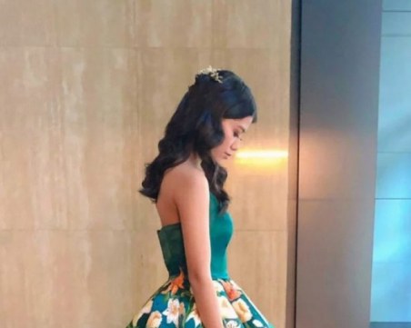 Ученичка предизвика истинска сензация с абитуриентската си рокля - вижте защо!