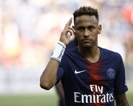 Запорираха самолета и хеликоптера на Неймар