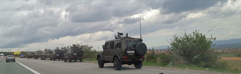 Бойни машини дойдоха в София, самолети репетират утре за 6 май