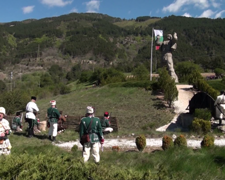 Десетки пушки и оръдия припомниха за Априлската епопея преди 143 години