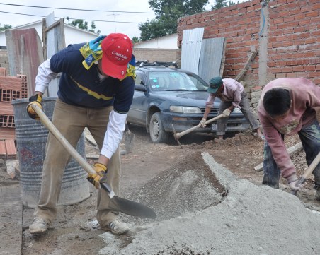 Един от всеки 10 българи работи тежък физически труд