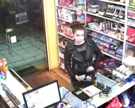 Млада крадла влезе в софийски магазин и... го ограби. Познавате ли я?