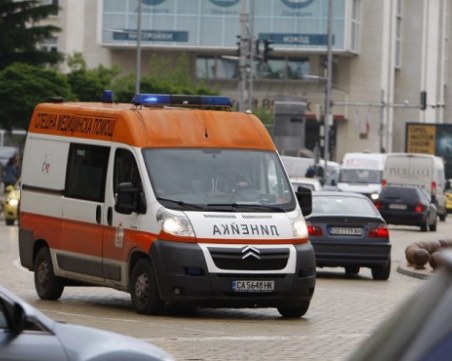 Тежка катастрофа край Мелник! Майка, синът й и 14-годишно момиче са ранени