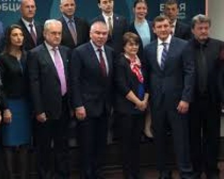 Глобяват Марешки: Агитирал през реклами на лекарства и бензин