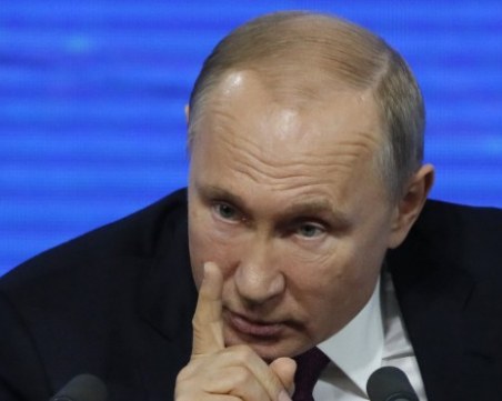 Путин затяга контрола върху интернет, руснаците в паника