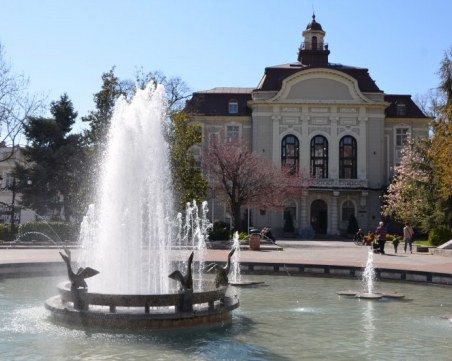 Сградата на Община в Пловдив грейва в синьо