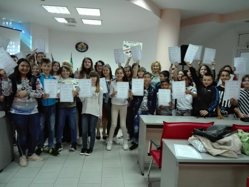 Деца от Рогош и Царацово спечелиха екскурзия заради победа в състезание за народните будители