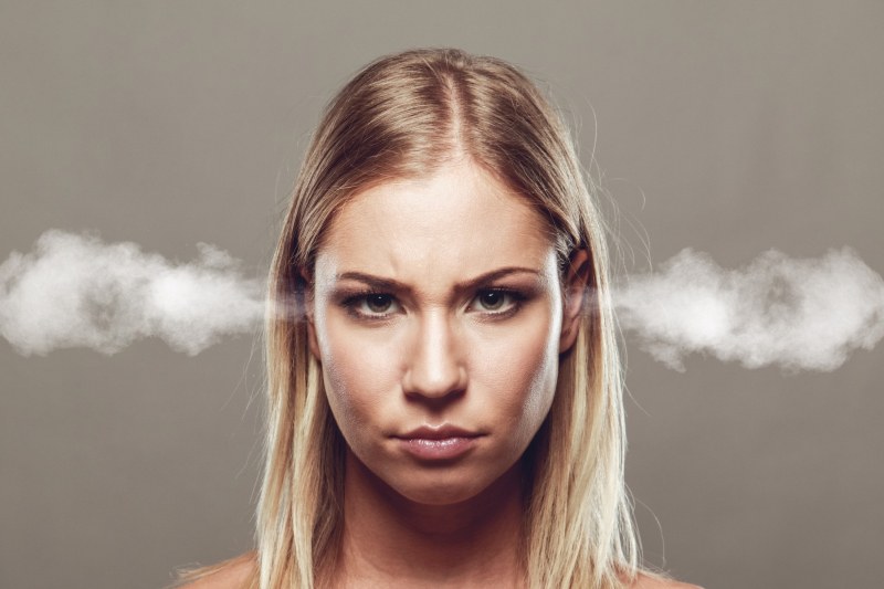 Езикът на тялото: Кога жената е ядосана?