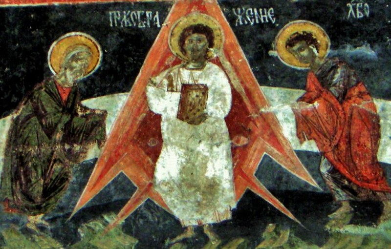 Христос като космонавт в ракета прочу храма в Добърско