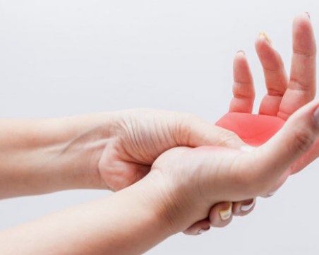 9 възможни причини да ви треперят ръцете