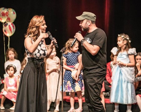 Аплодисменти в операта за новородената дъщеря на Лили Бързева