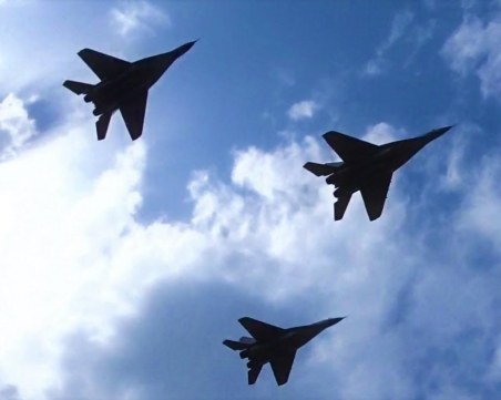 Авиационна техника затвори небето над София за час и половина