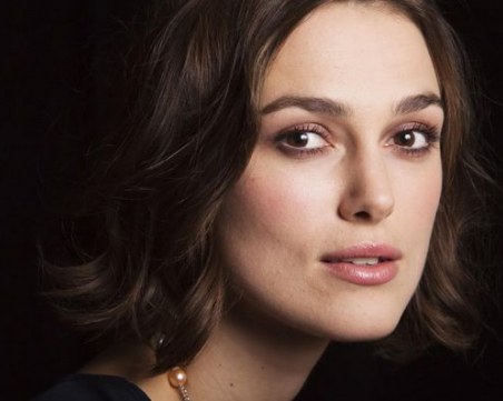 Кийра Натли показа коремче, чака второ дете