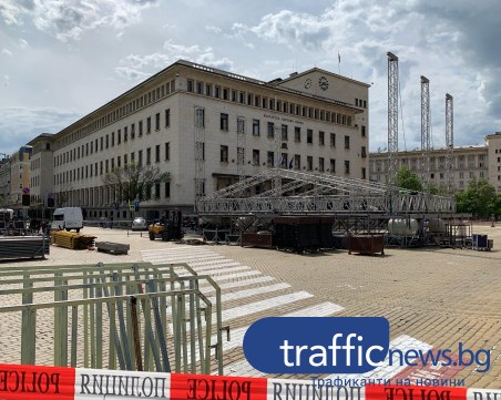 Вдигат сцените за папата в София, затварят улиците към центъра