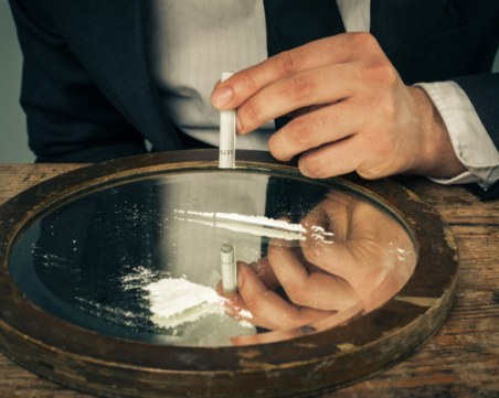 Колцентър за дрога! Измислено на Балканите, а пратките пътуват към Англия