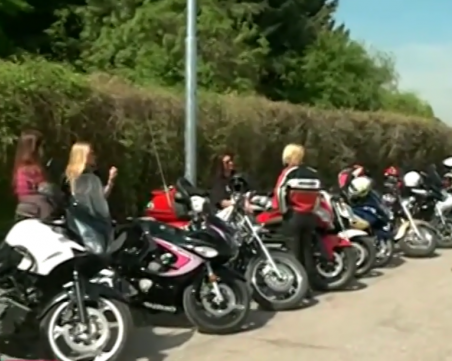 Мото шествие в София отбелязва Международния ден на жените мотористи