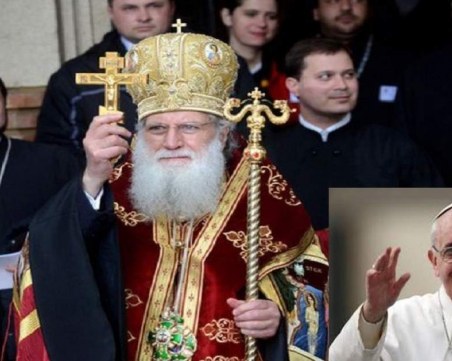 Неофит подарява на папата картина на храм